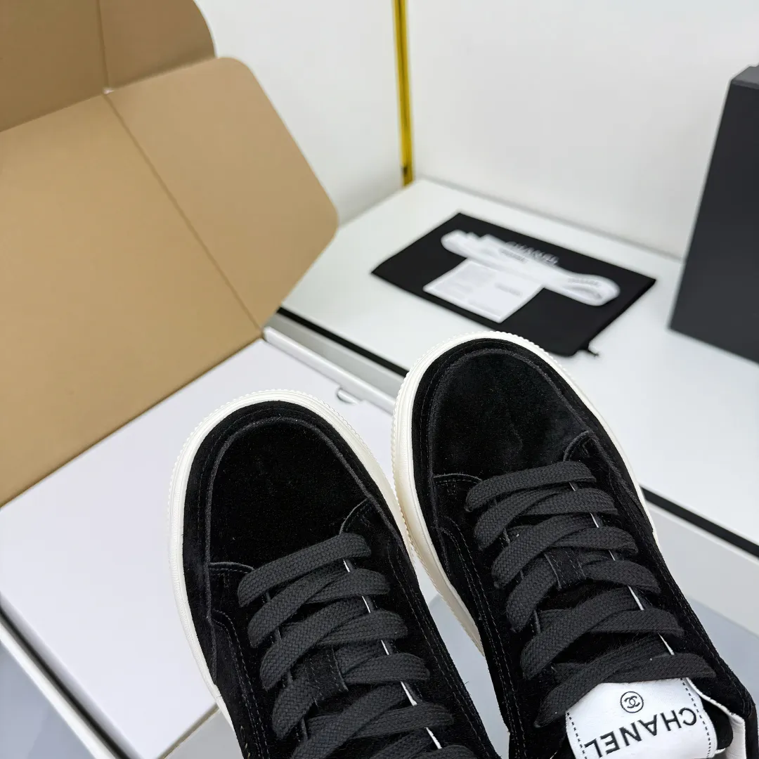 👟👟Ex-factory price 620👟👟 Chanel bread shoes ~ original calfskin panda shoes Chanel 25C latest hot style panda black and white sports shoes casual sneakers Xiaoxiang hot item classic black and white panda color coco girls must pay Fabric: original custom mixed sheepskin lining: original imported breathable mesh lining outsole: Original molded rubber + TPU combination Size: Women's 35-41
